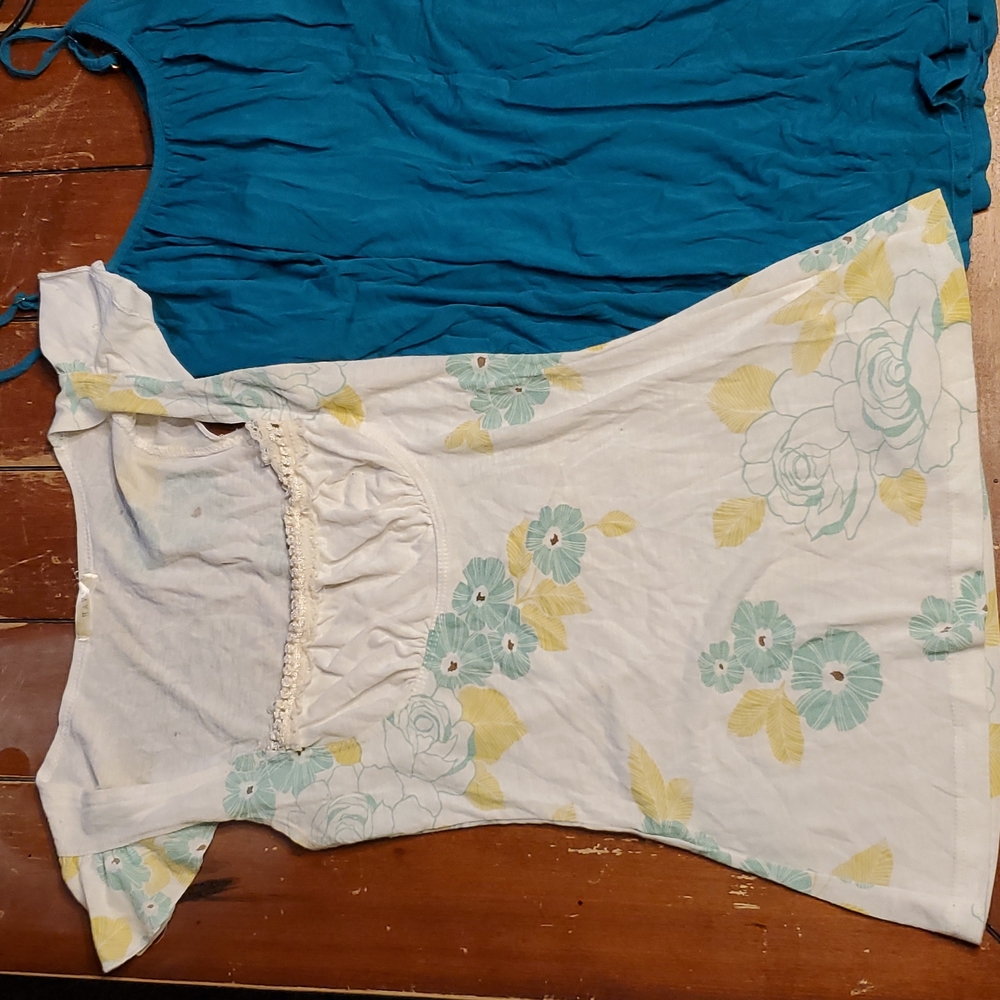 Small Tops - Picture 2 of 12